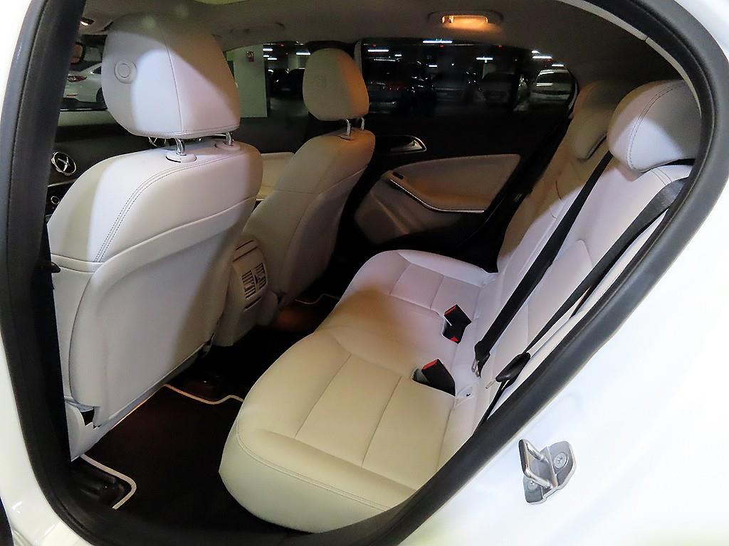 Mercedes-Benz GLA-Class — photo 07