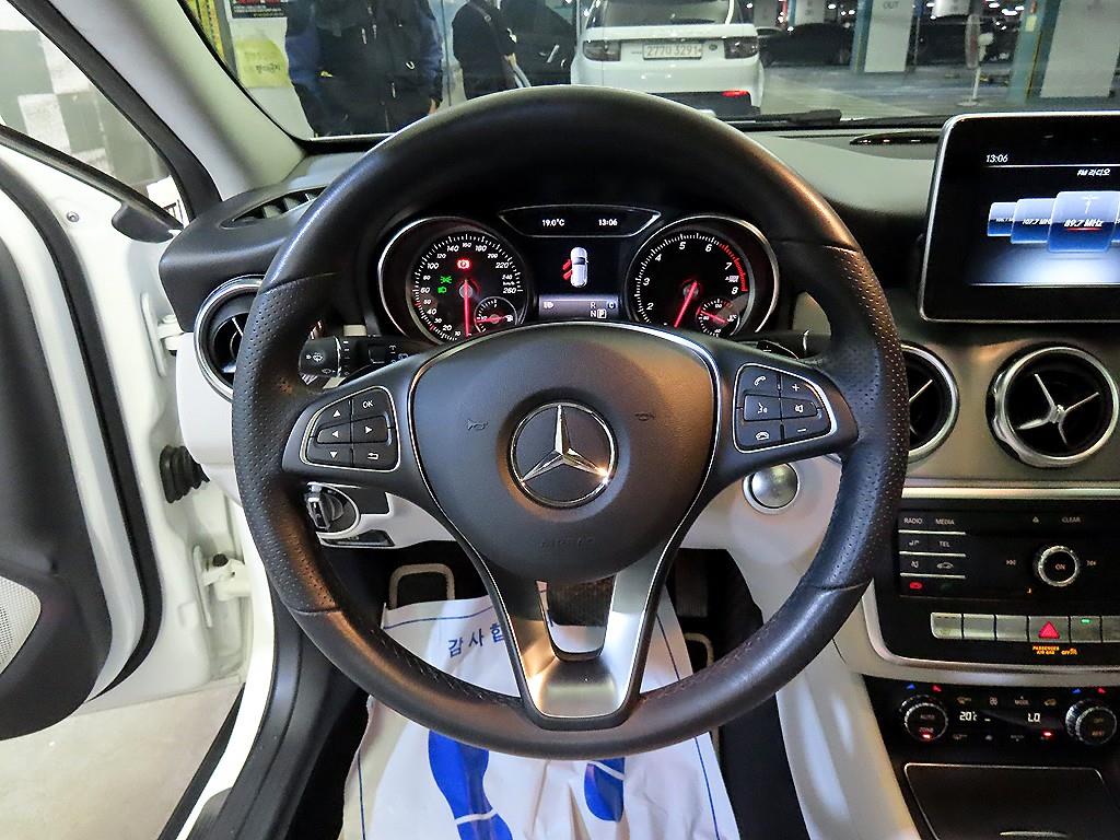 Mercedes-Benz GLA-Class — photo 08