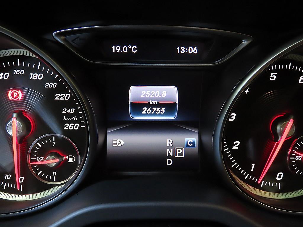 Mercedes-Benz GLA-Class — photo 09