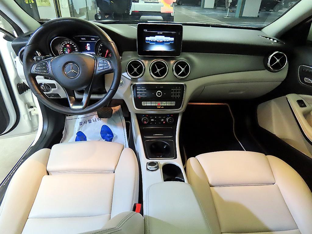 Mercedes-Benz GLA-Class — photo 10