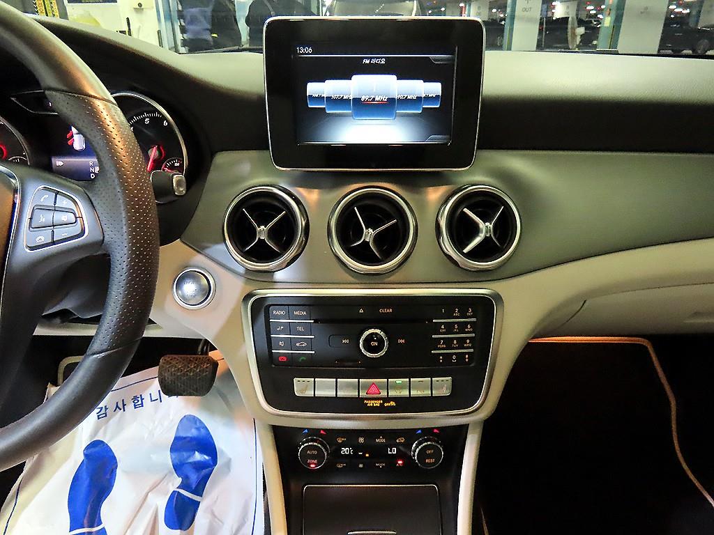 Mercedes-Benz GLA-Class — photo 11