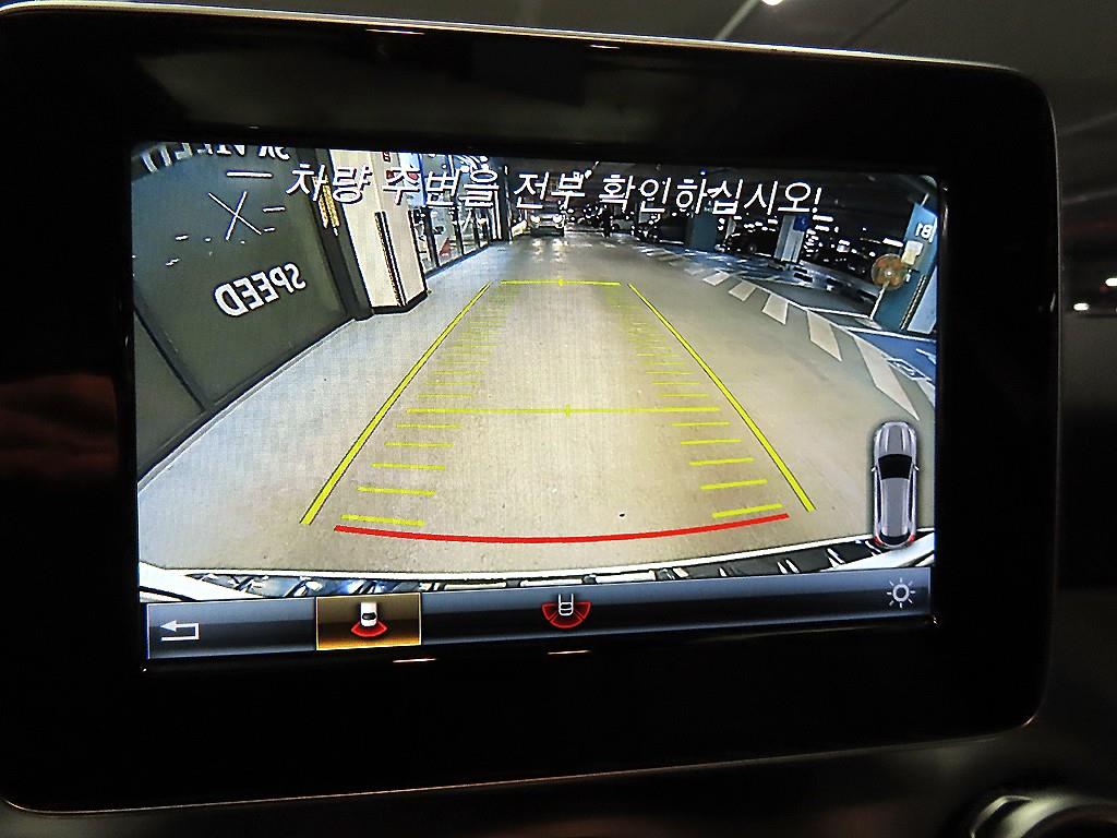 Mercedes-Benz GLA-Class — photo 13