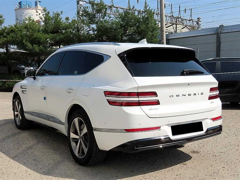 Genesis GV80 — photo 03