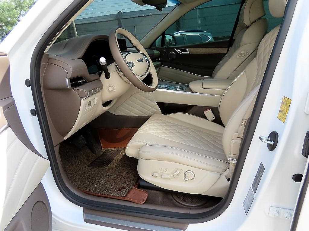 Genesis GV80 — photo 05