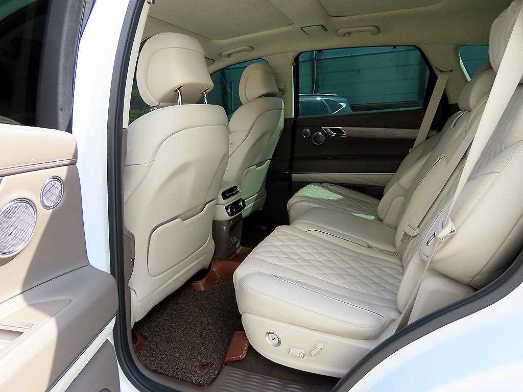 Genesis GV80 — photo 06