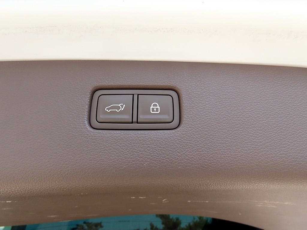 Genesis GV80 — photo 14