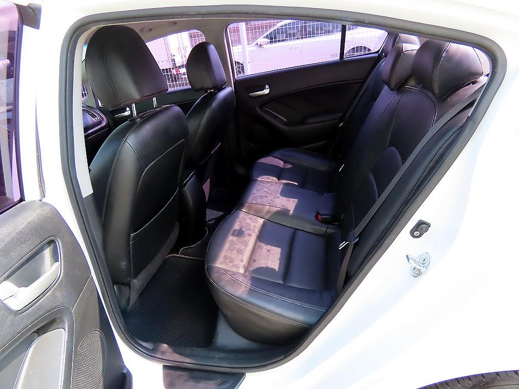 Kia K3 — photo 06