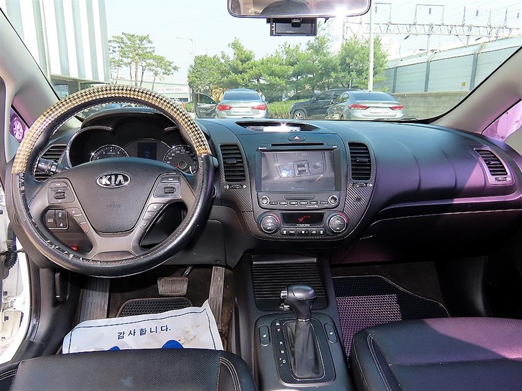 Kia K3 — photo 07