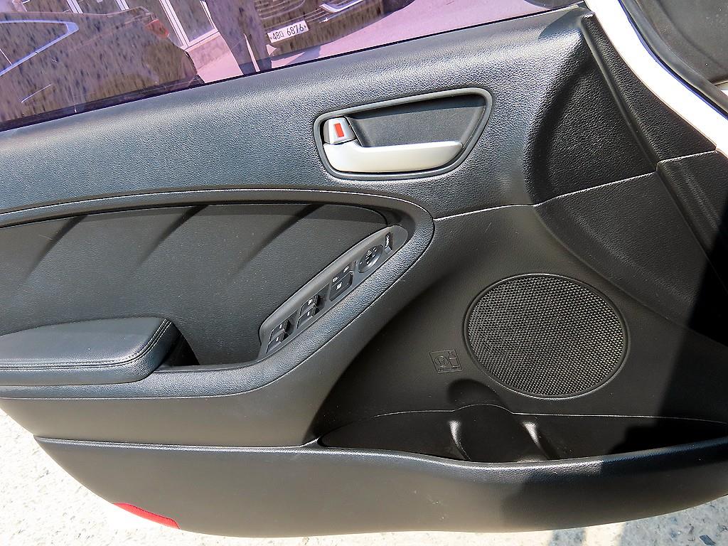 Kia K3 — photo 11