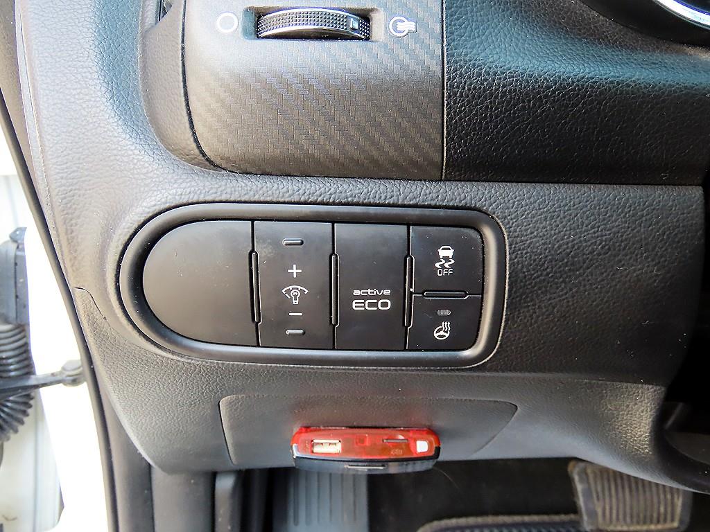 Kia K3 — photo 12