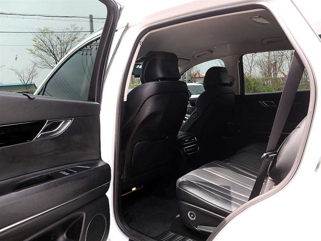 Genesis GV80 — photo 08