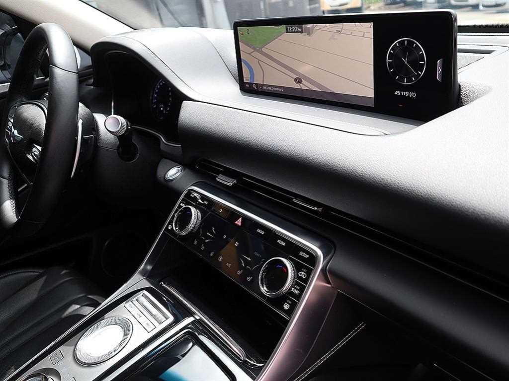 Genesis GV80 — photo 11