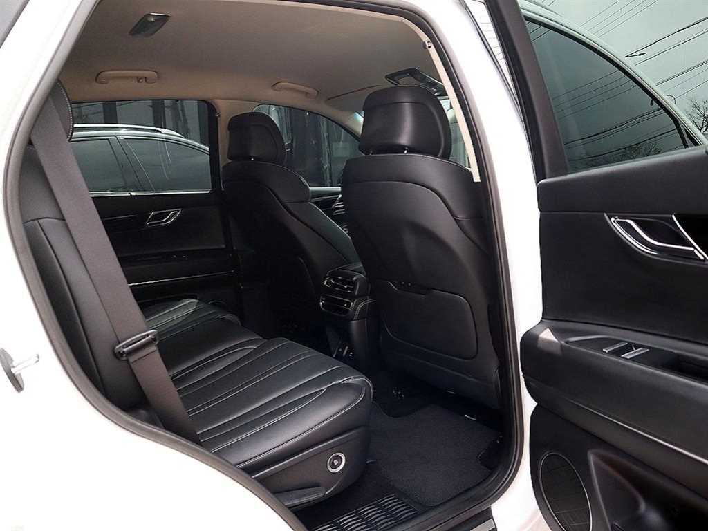 Genesis GV80 — photo 14