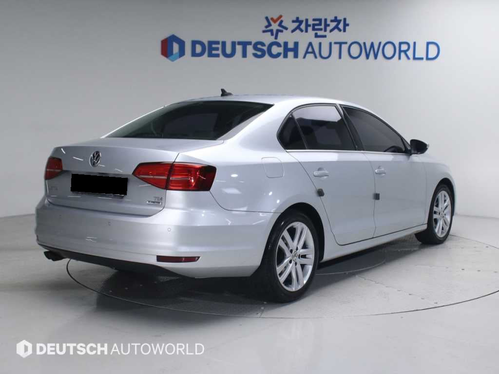 Volkswagen Jetta — photo 02