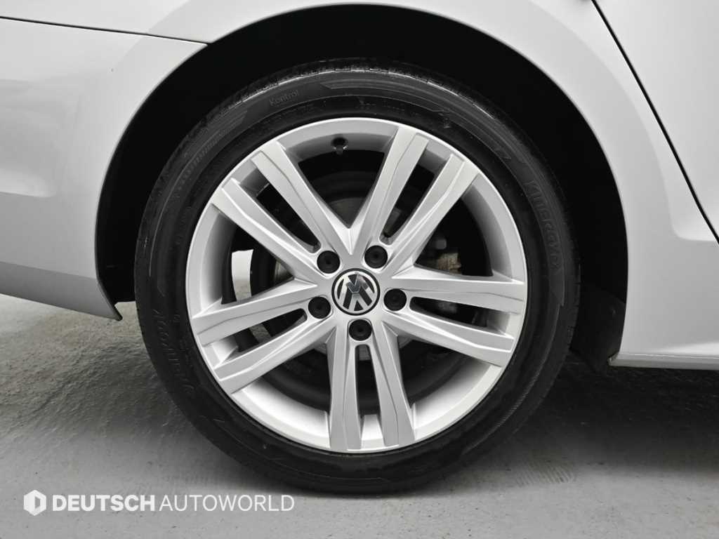 Volkswagen Jetta — photo 05