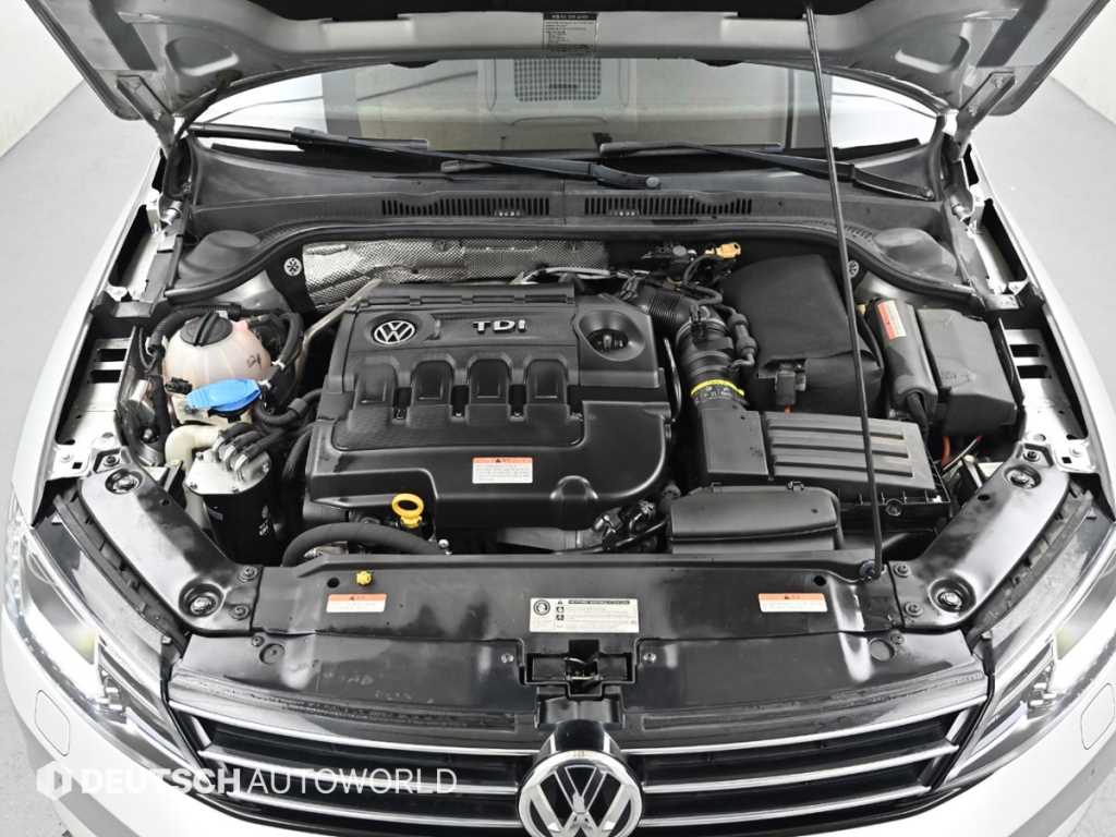 Volkswagen Jetta — photo 06