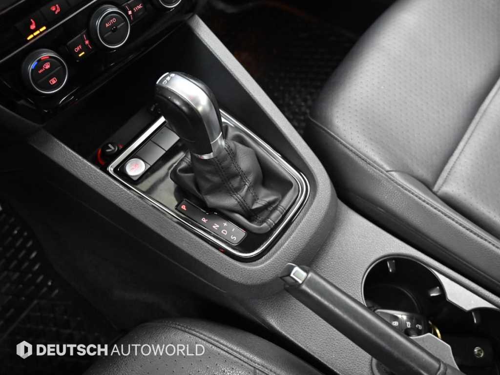 Volkswagen Jetta — photo 09