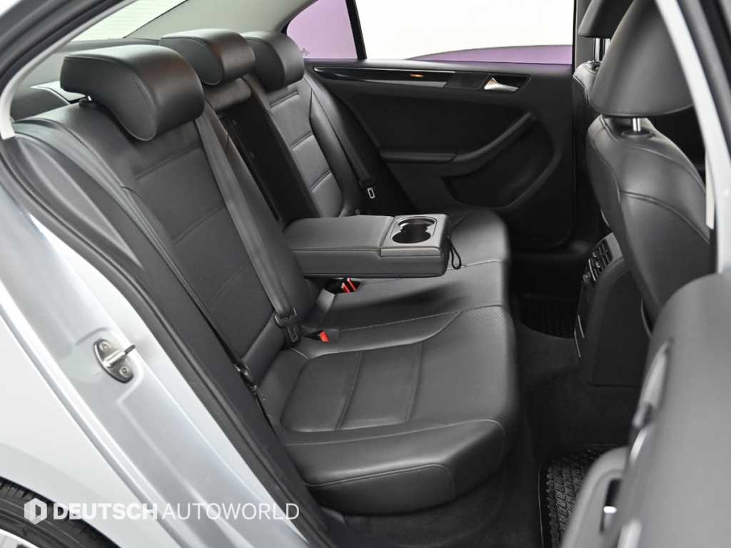 Volkswagen Jetta — photo 12