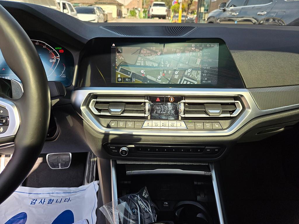 BMW 3-Series — photo 10