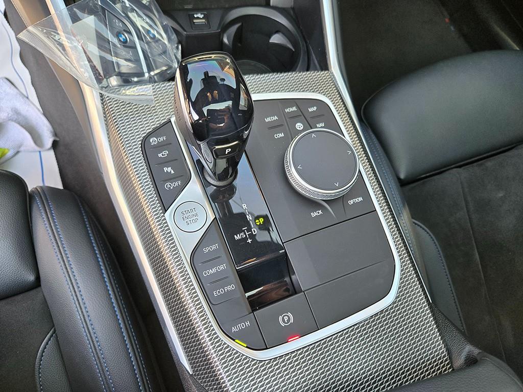 BMW 3-Series — photo 11