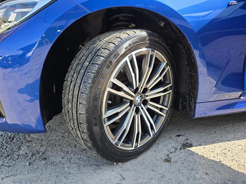 BMW 3-Series — photo 19