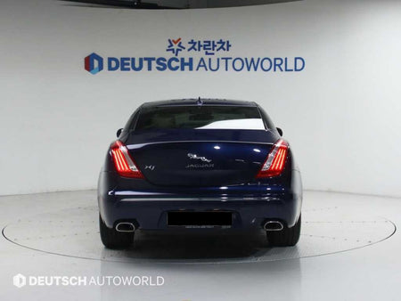 Jaguar XJ — photo 04