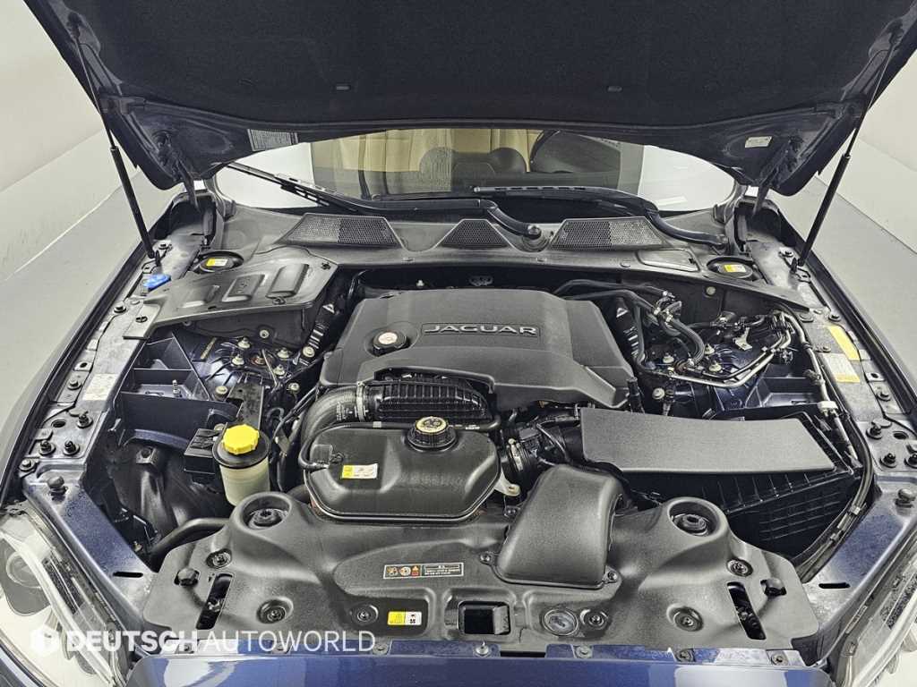Jaguar XJ — photo 06