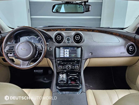 Jaguar XJ — photo 07