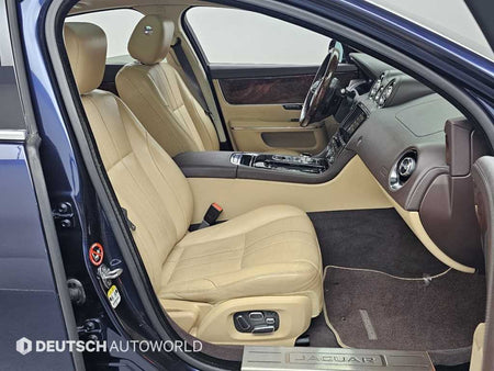 Jaguar XJ — photo 10
