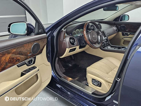 Jaguar XJ — photo 11