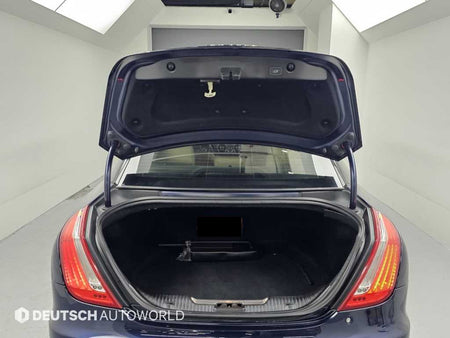 Jaguar XJ — photo 19