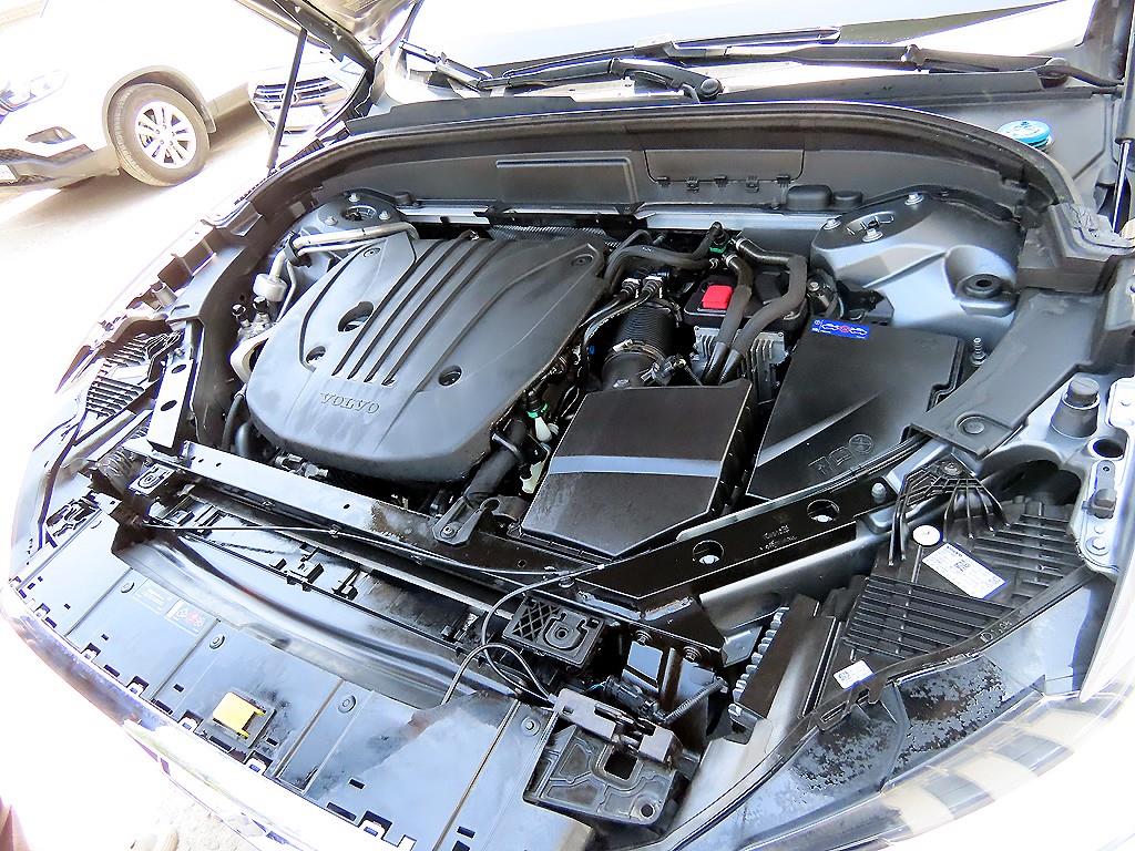 Volvo XC60 — photo 19