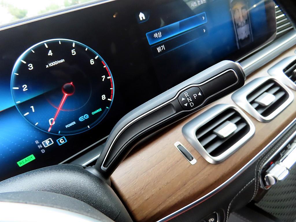 Mercedes-Benz GLE-Class — photo 11