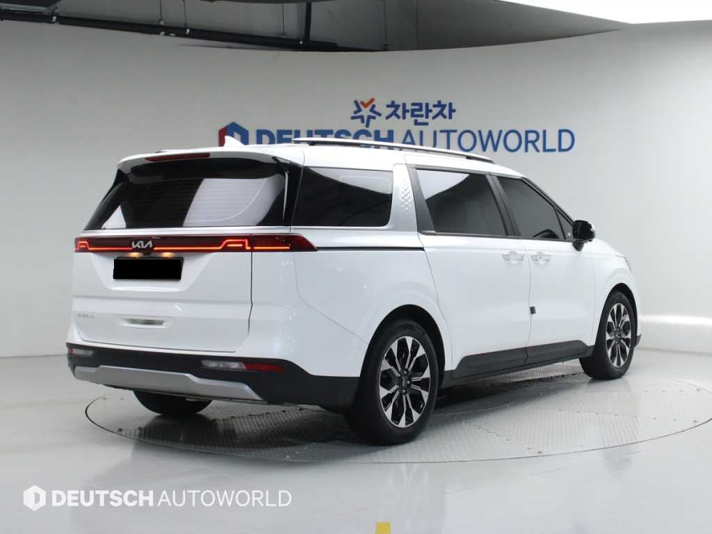Kia Carnival — photo 02