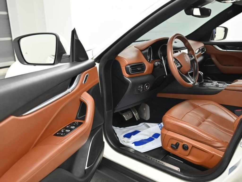 Maserati Levante — photo 11