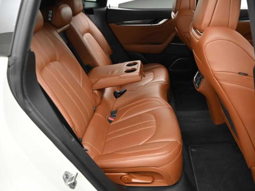 Maserati Levante — photo 12