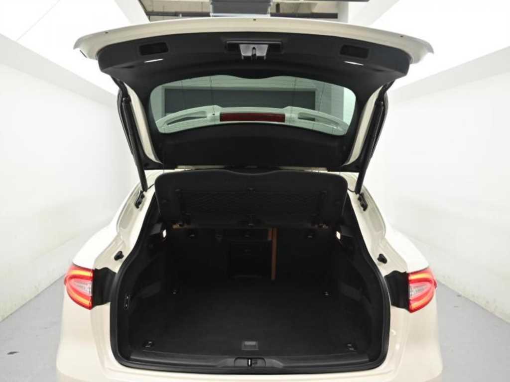 Maserati Levante — photo 20