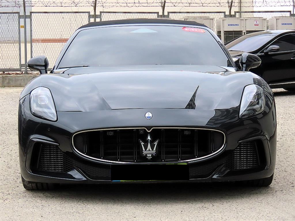 Maserati Gran Cabrio — photo 01