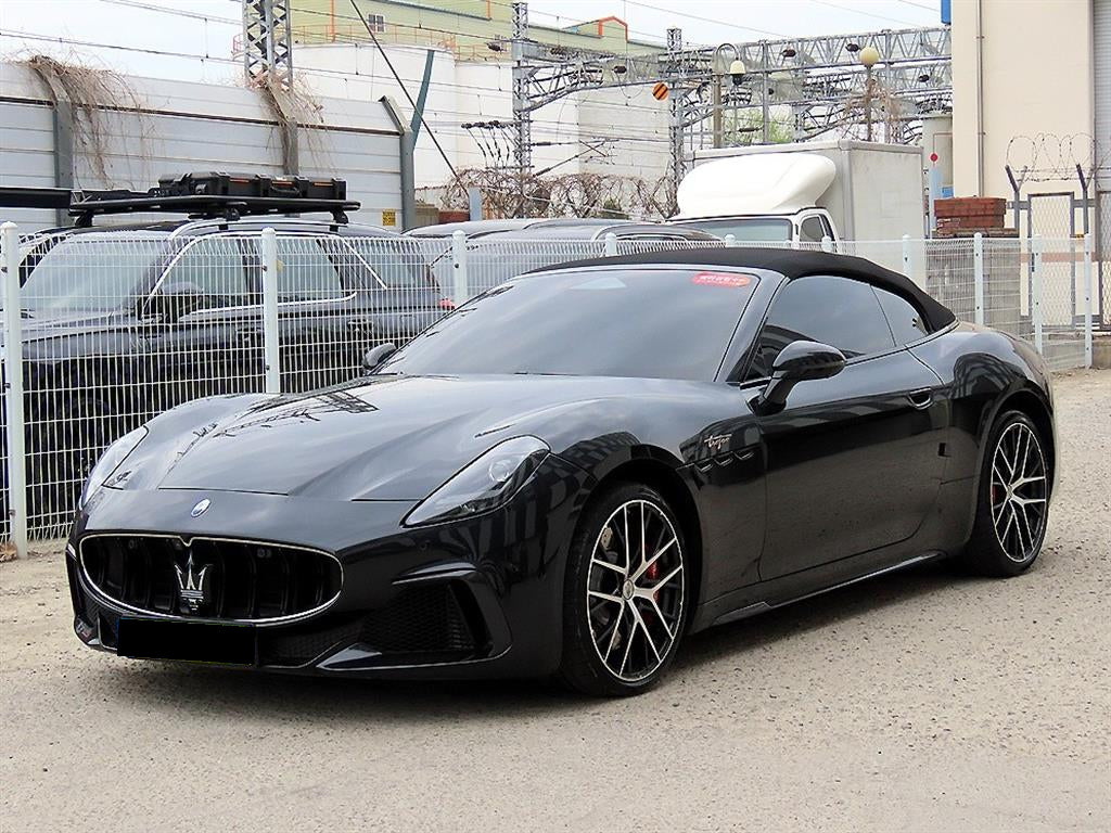 Maserati Gran Cabrio — photo 02