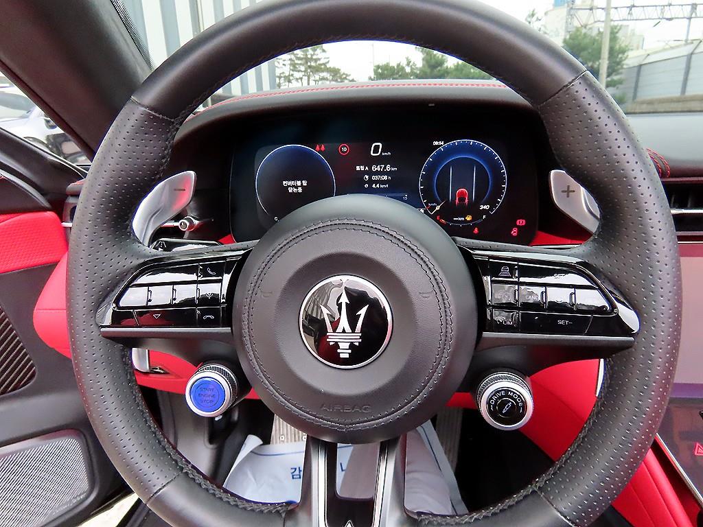 Maserati Gran Cabrio — photo 14