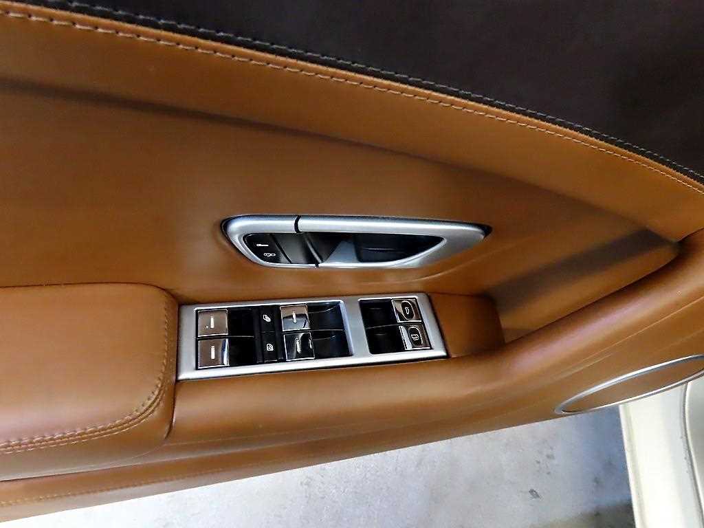 Bentley Continental — photo 16