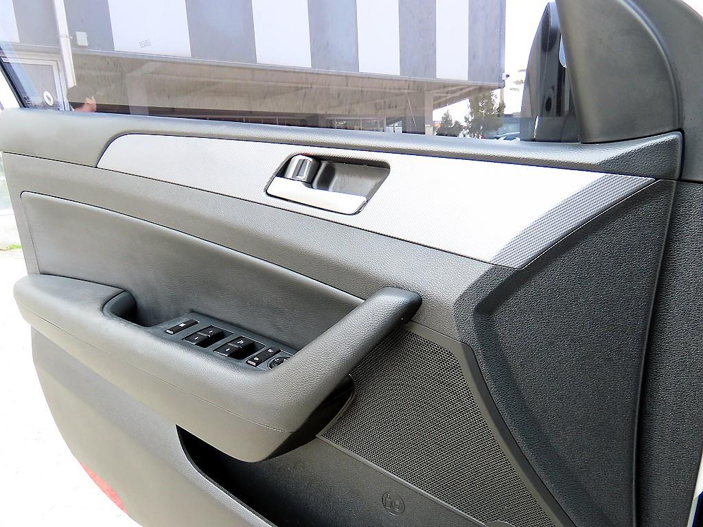 Hyundai Sonata — photo 11