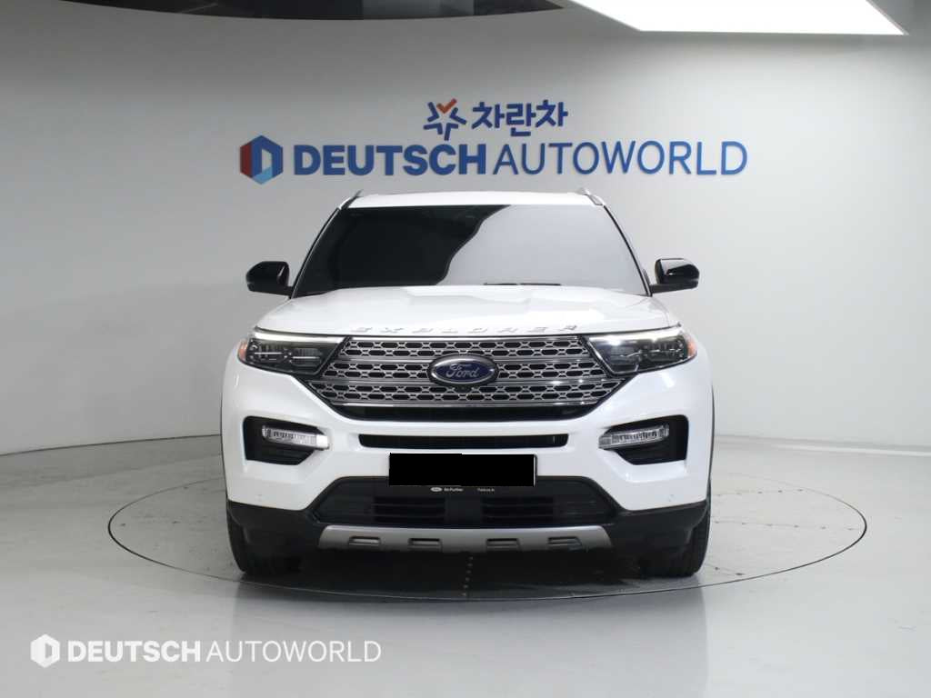 Ford Explorer — photo 03