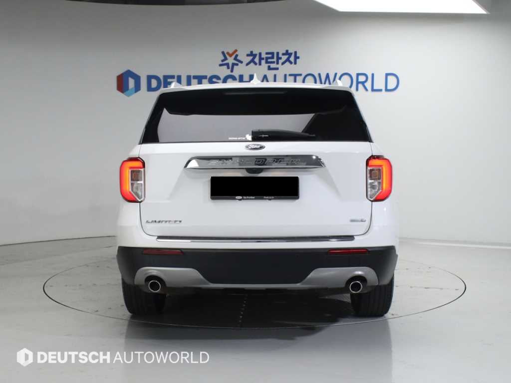 Ford Explorer — photo 04
