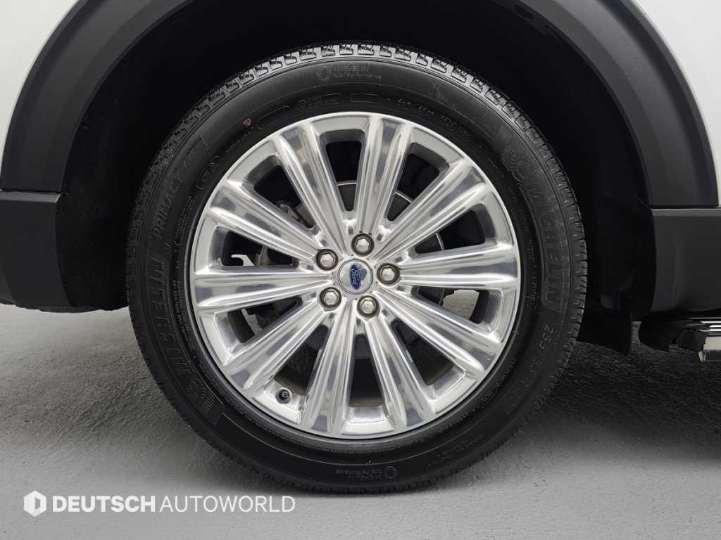 Ford Explorer — photo 05