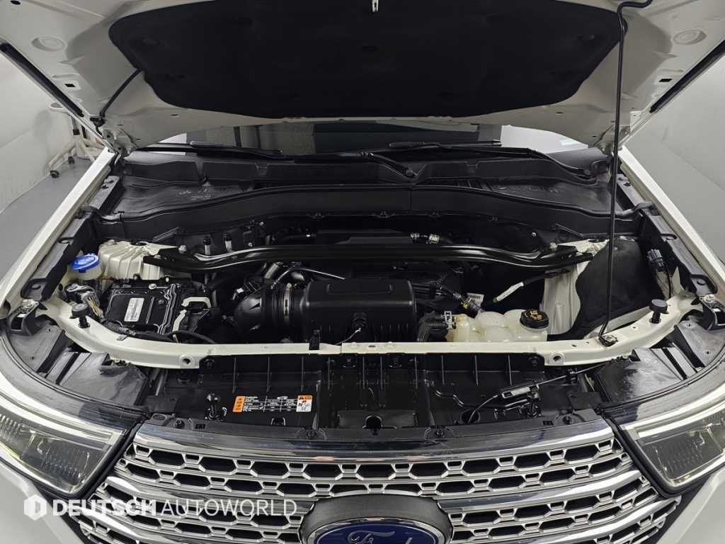Ford Explorer — photo 06