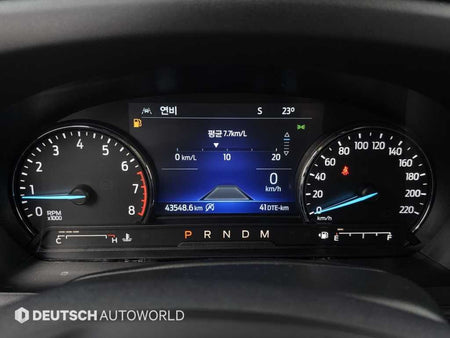 Ford Explorer — photo 08
