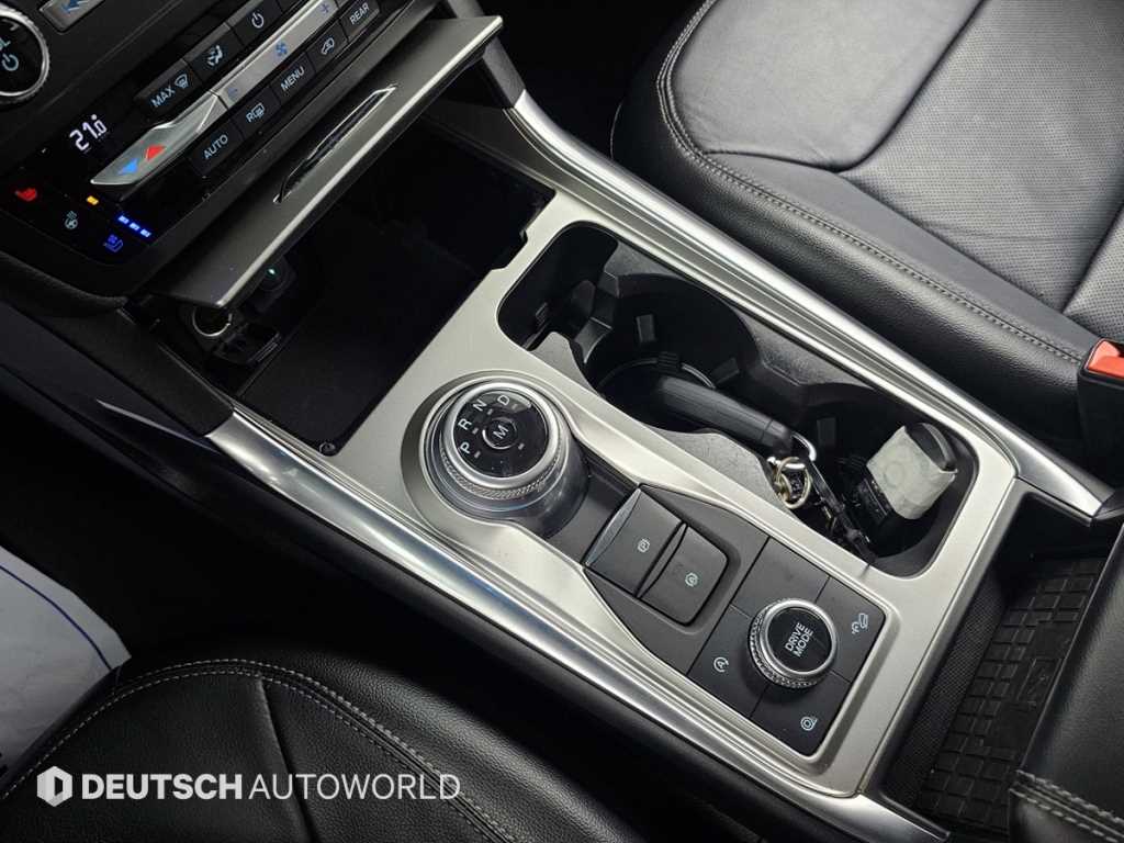 Ford Explorer — photo 09