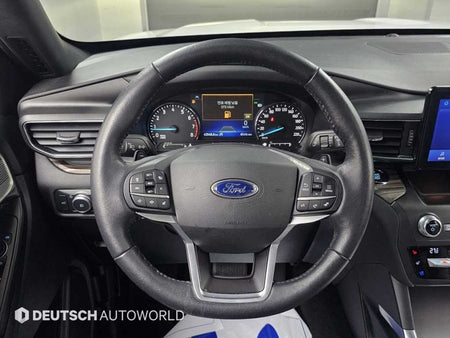 Ford Explorer — photo 13