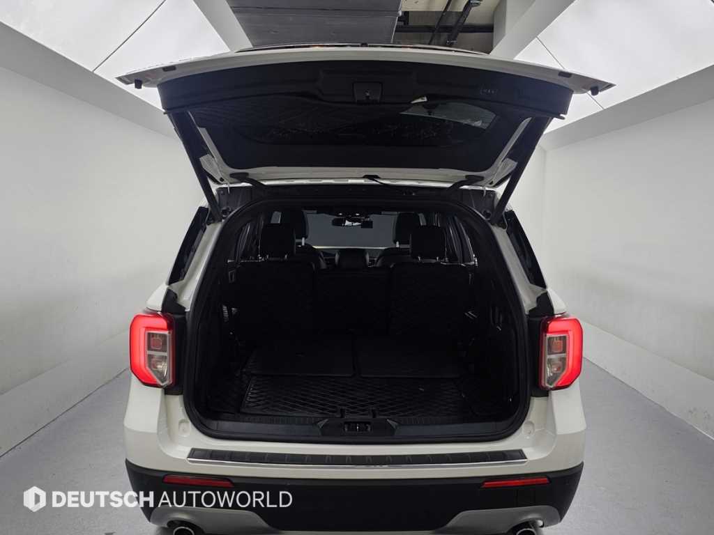 Ford Explorer — photo 19